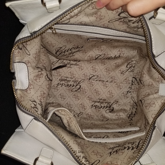 Guess purse - Picture 3 of 3